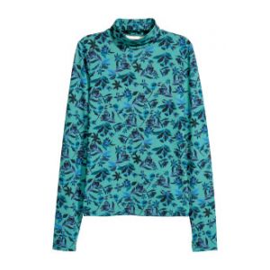 Bluza cu guler inalt si motiv