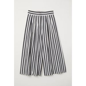 Pantaloni largi