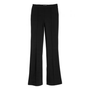 Pantaloni evazati