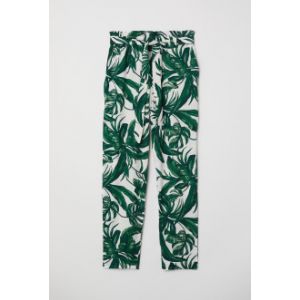 Pantaloni cu pliuri in talie