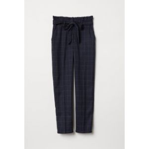 Pantaloni cu pliuri in talie