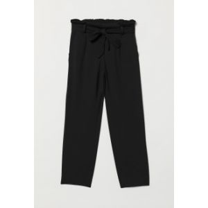 Pantaloni cu pliuri in talie