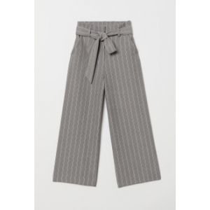 Pantaloni largi