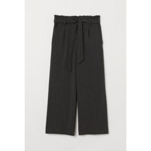 Pantaloni cu pliuri in talie