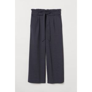 Pantaloni cu pliuri in talie