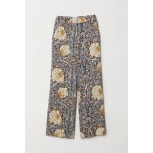 Pantaloni largi