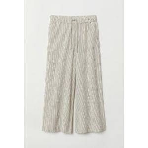 Pantaloni largi