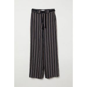 Pantaloni largi cu curea