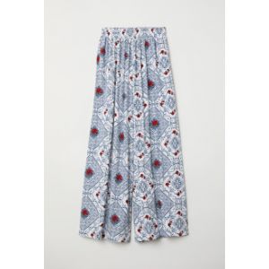 Pantaloni largi