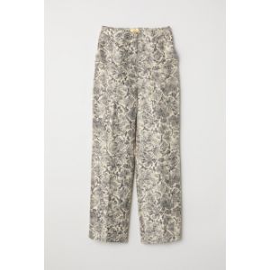 Pantaloni largi
