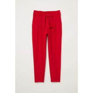 Pantaloni cu pliuri in talie