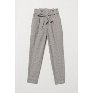 Pantaloni cu pliuri in talie