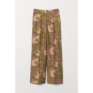 Pantaloni largi
