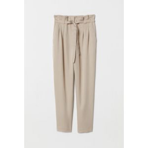 Pantaloni cu pliuri in talie
