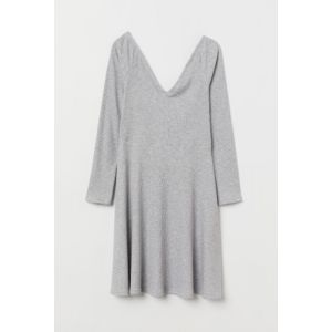 Rochie cu umerii goi
