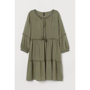 Rochie cu insertii de dantela