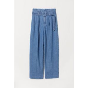 Pantaloni cu pliuri in talie