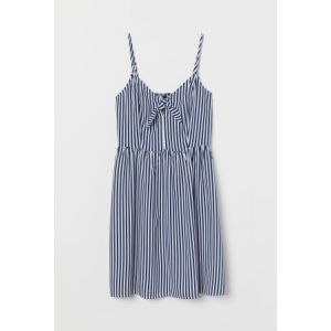 Rochie cu nod in fata