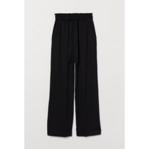Pantaloni largi cu pliuri