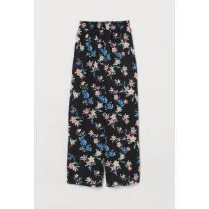 Pantaloni largi