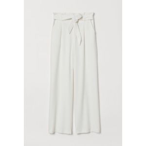 Pantaloni cu pliuri in talie