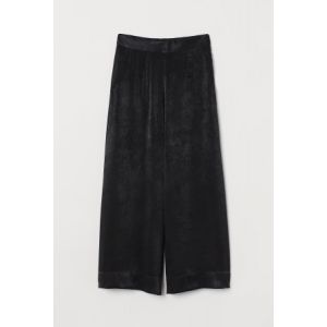 Pantaloni largi