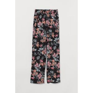 Pantaloni largi