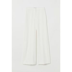 Pantaloni largi