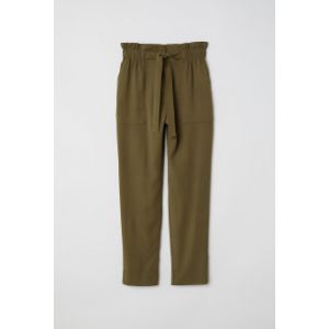 Pantaloni cu pliuri in talie