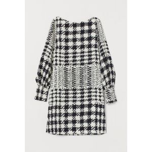 Rochie cu decolteu barcuta