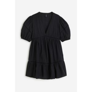 Rochie voluminoasa cu dantela