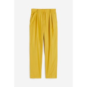 Pantaloni conici
