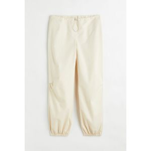 Pantaloni din nailon