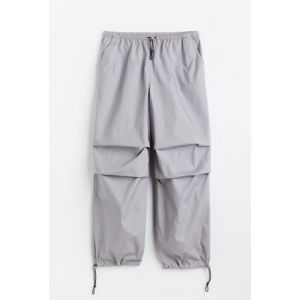 Pantaloni din nailon
