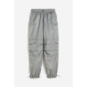Pantaloni tip parachute hidrofugi
