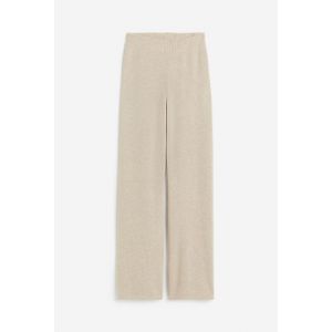 Pantaloni evazati