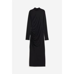 Rochie incretita cu guler inalt