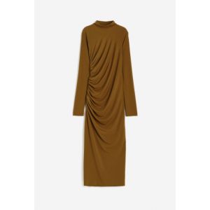Rochie incretita cu guler inalt