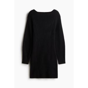 Rochie tricotata reiat cu decolteu-barcuta