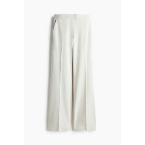Pantaloni evazati