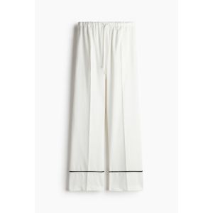 Pantaloni cu elastic in talie