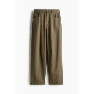 Pantaloni de twill largi pe picioare