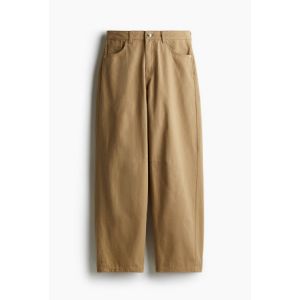 Pantaloni de twill largi pe picioare