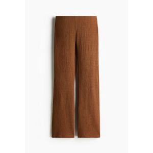 Pantaloni evazati din material creponat