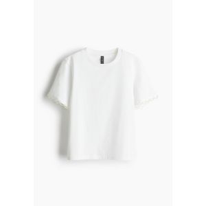 Tricou cu decoratiuni
