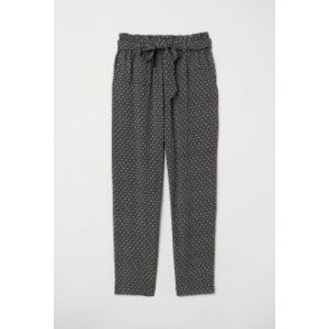 Pantaloni cu pliuri in talie