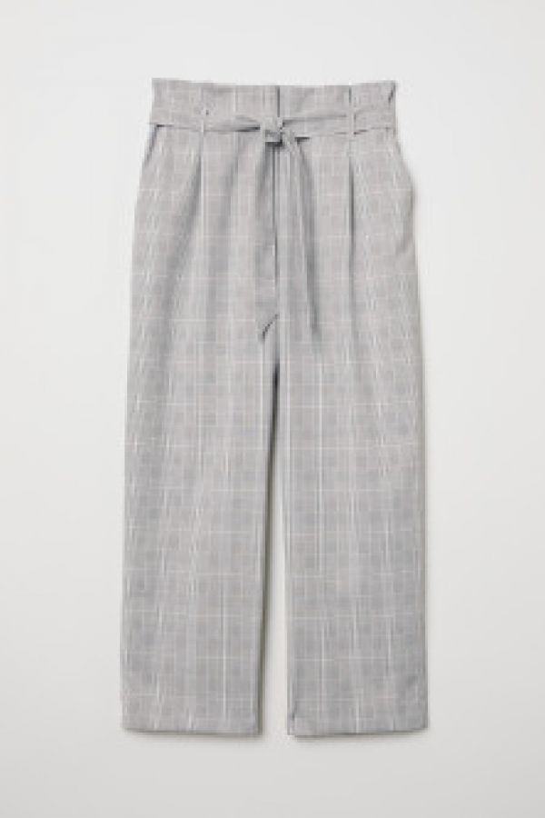  Pantaloni cu pliuri in talie