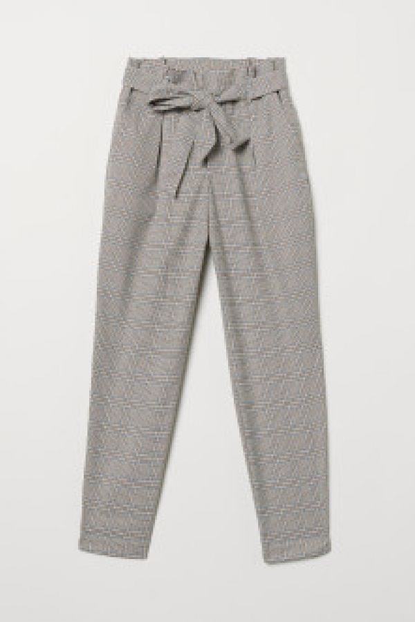  Pantaloni cu pliuri in talie
