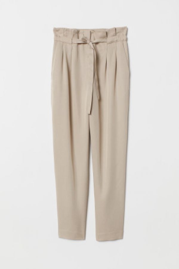  Pantaloni cu pliuri in talie