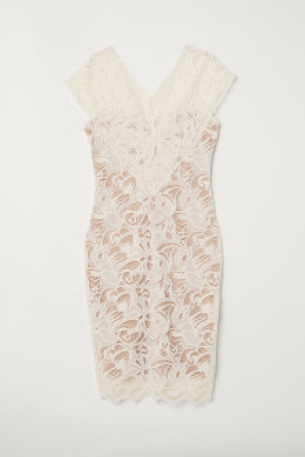  Rochie de dantela in V